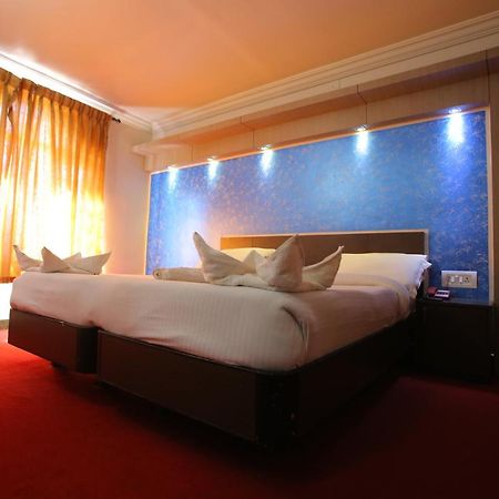 Hotel City Palace Ооти Екстериор снимка