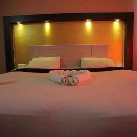 Hotel City Palace Ооти Екстериор снимка