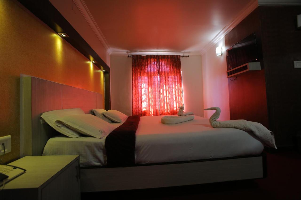 Hotel City Palace Ооти Екстериор снимка