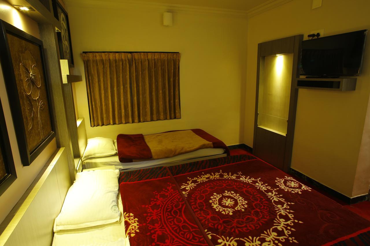 Hotel City Palace Ооти Екстериор снимка